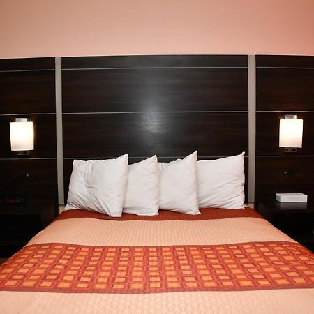 Regency Inn & Suites Faribault Екстериор снимка