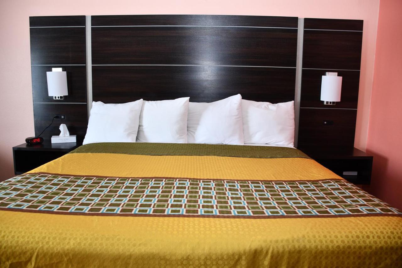Regency Inn & Suites Faribault Екстериор снимка