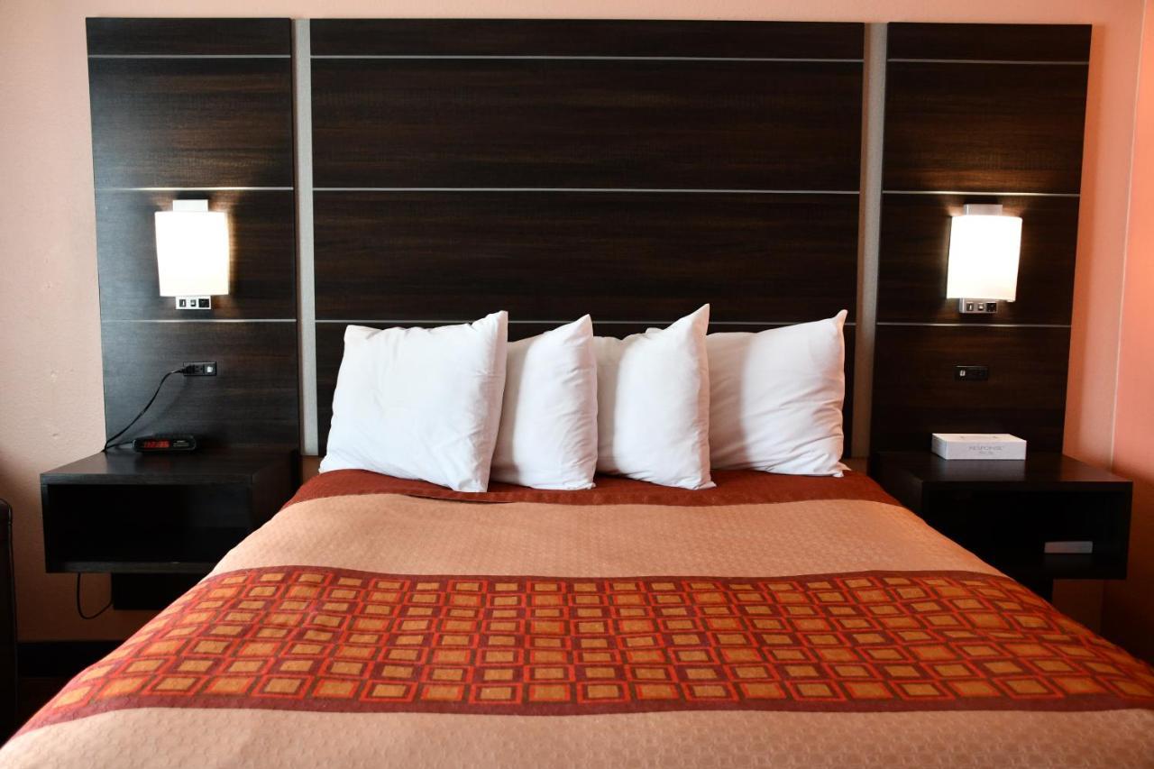 Regency Inn & Suites Faribault Екстериор снимка