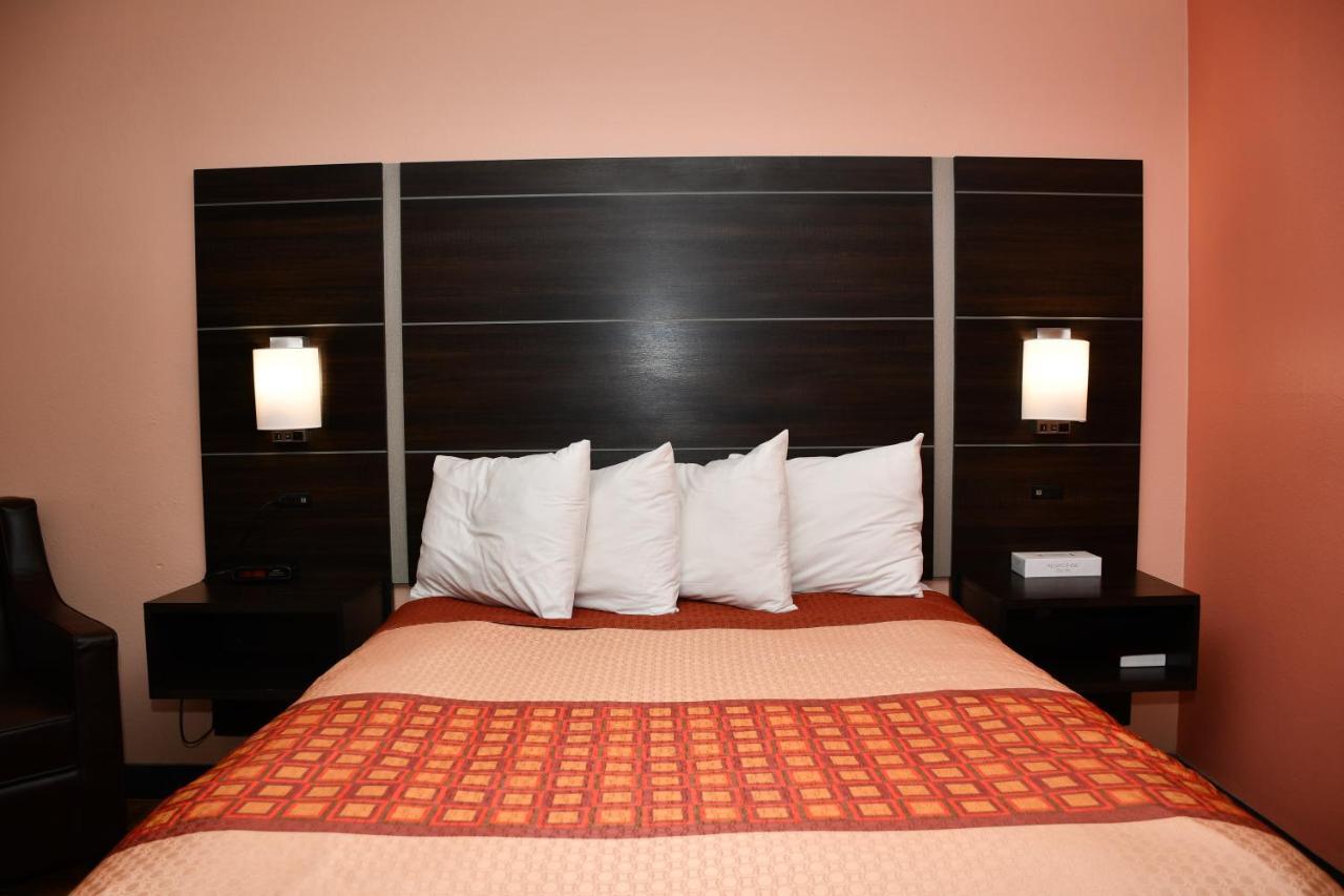 Regency Inn & Suites Faribault Екстериор снимка