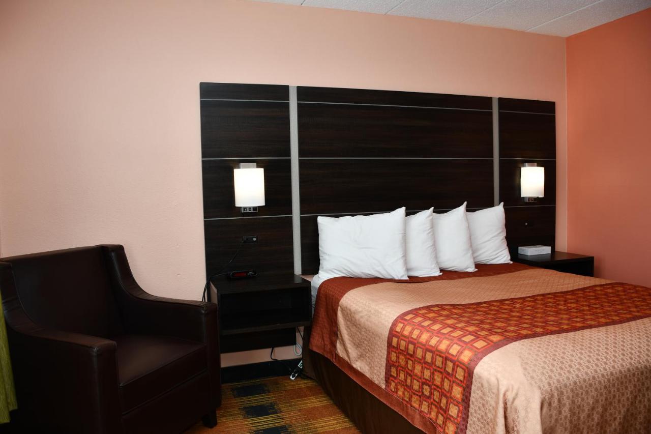 Regency Inn & Suites Faribault Екстериор снимка