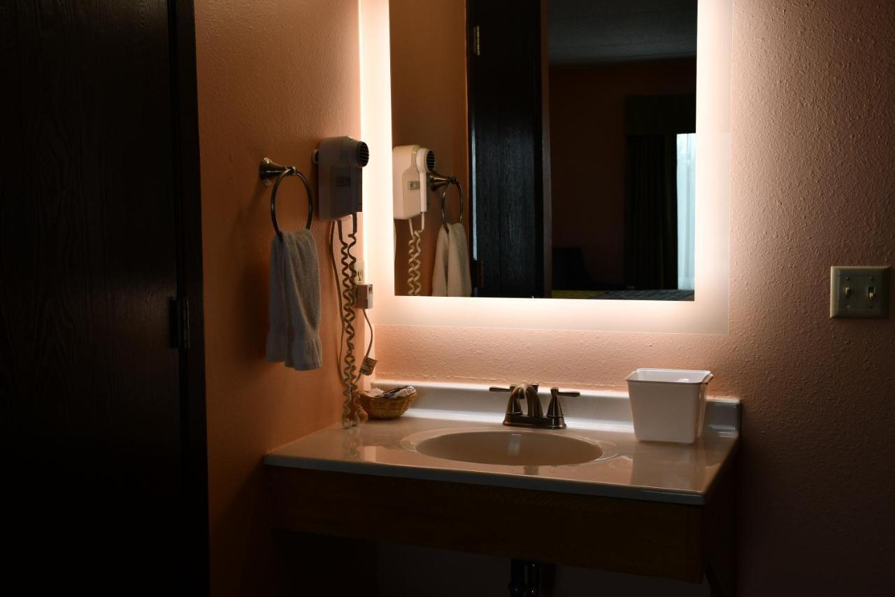 Regency Inn & Suites Faribault Екстериор снимка