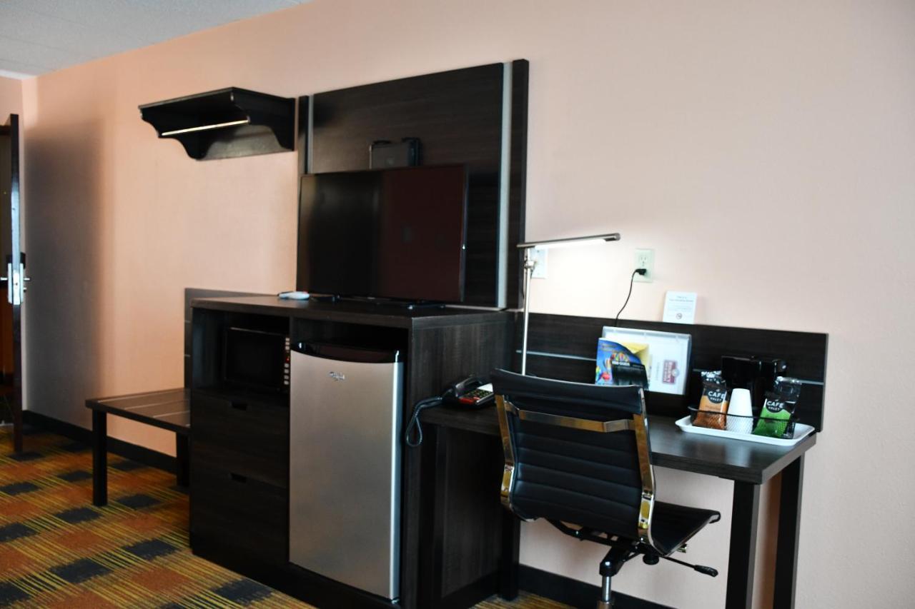 Regency Inn & Suites Faribault Екстериор снимка